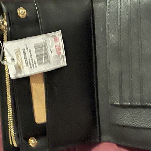 NWT Michael Kors wristlet. 🎉 host pick 🎉Black with gold detail - Picture 2 of 6
